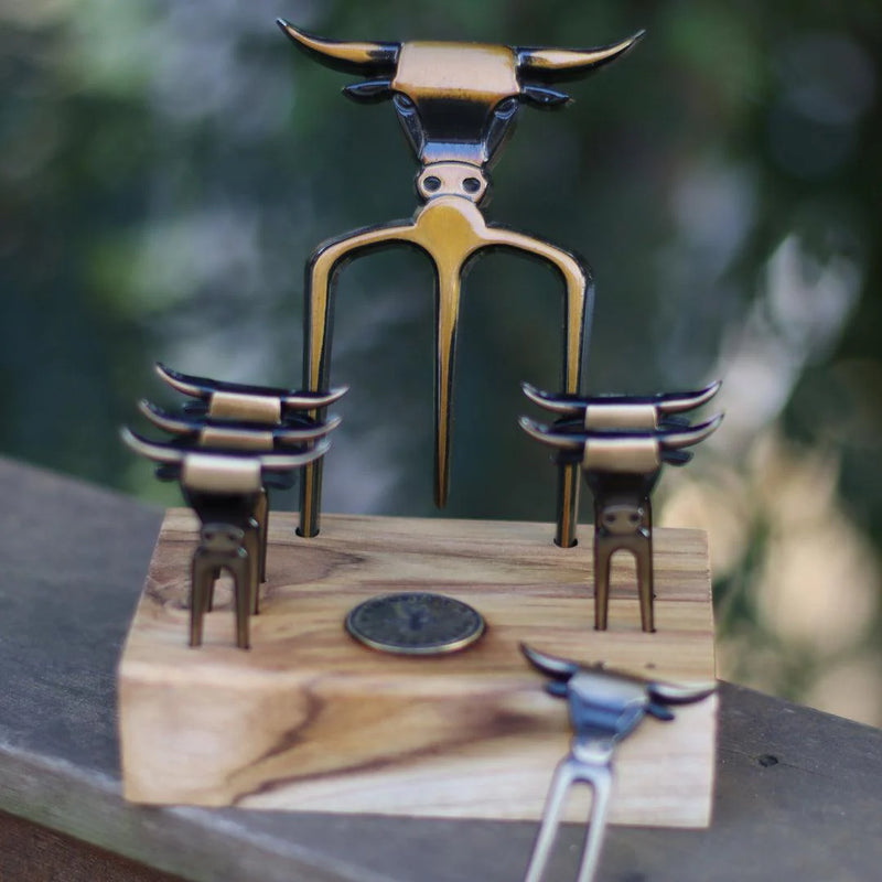 Kit Petisqueiro Bull Ouro Envelhecido com Base em Madeira